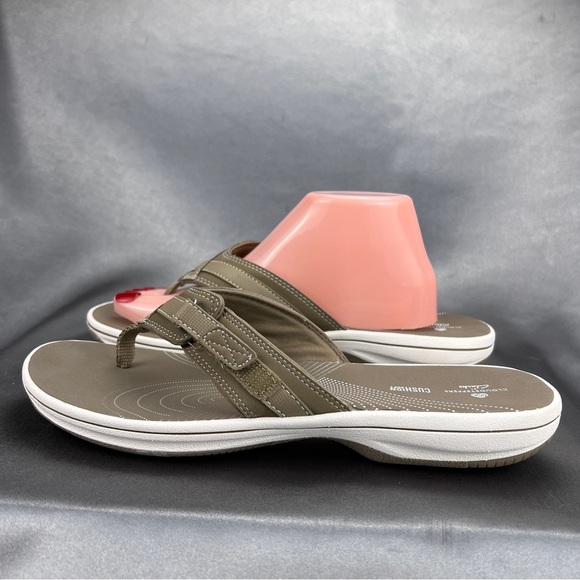 Clarks Cloud Steppers Sandals Women’s 10 Brinkley J Khaki / Tan Summer Flip Flop - Picture 9 of 16